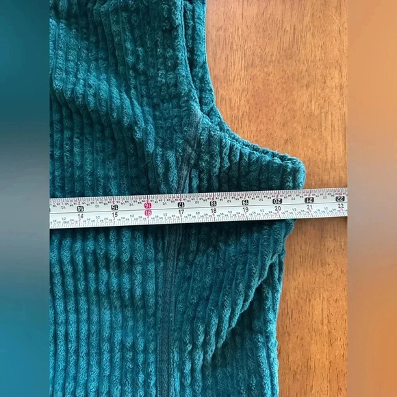 Woolrich Ladies Pair of Vests (2) Size Large. Blue and Red - Picture 11 of 13